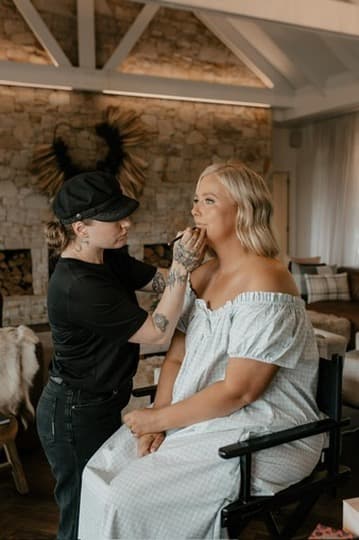 makeup artist